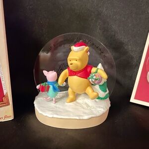 Winnie the Pooh and Piglet Holiday Figurine Hallmark Keepsake 2005 ornament.